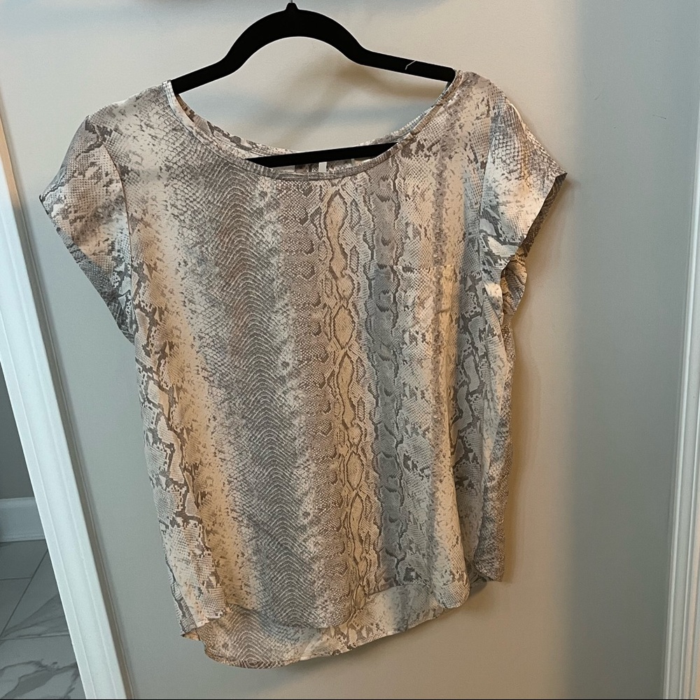 Joie size L snakeskin top